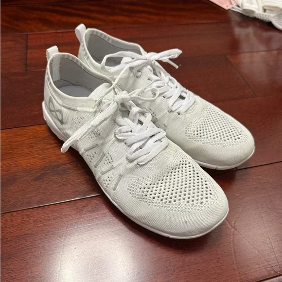 Like new nfinity flyte shoes size 9 - Picture 2 of 5